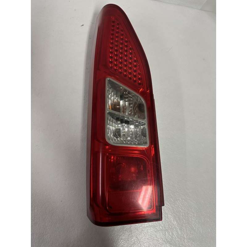 FAROLIM ESQUERDO BERLINGO SÓ DE UMA MALA