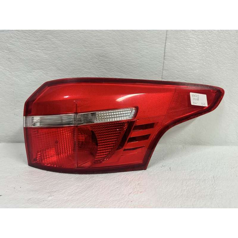 FAROLIM DIREITO FORD FOCUS SW ANO-2018