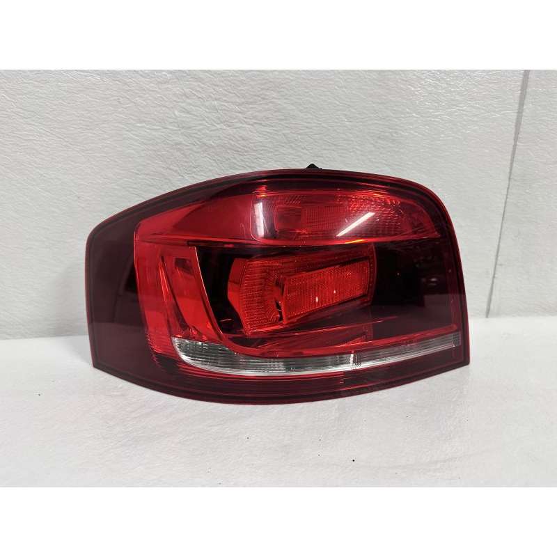 FAROLIM ESQUERDO AUDI A3 8P ANO-2011